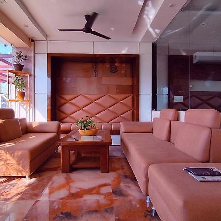 Spring Sky Haridwar By Shrigo Hotels Exteriör bild