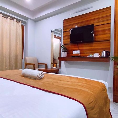 Spring Sky Haridwar By Shrigo Hotels Exteriör bild