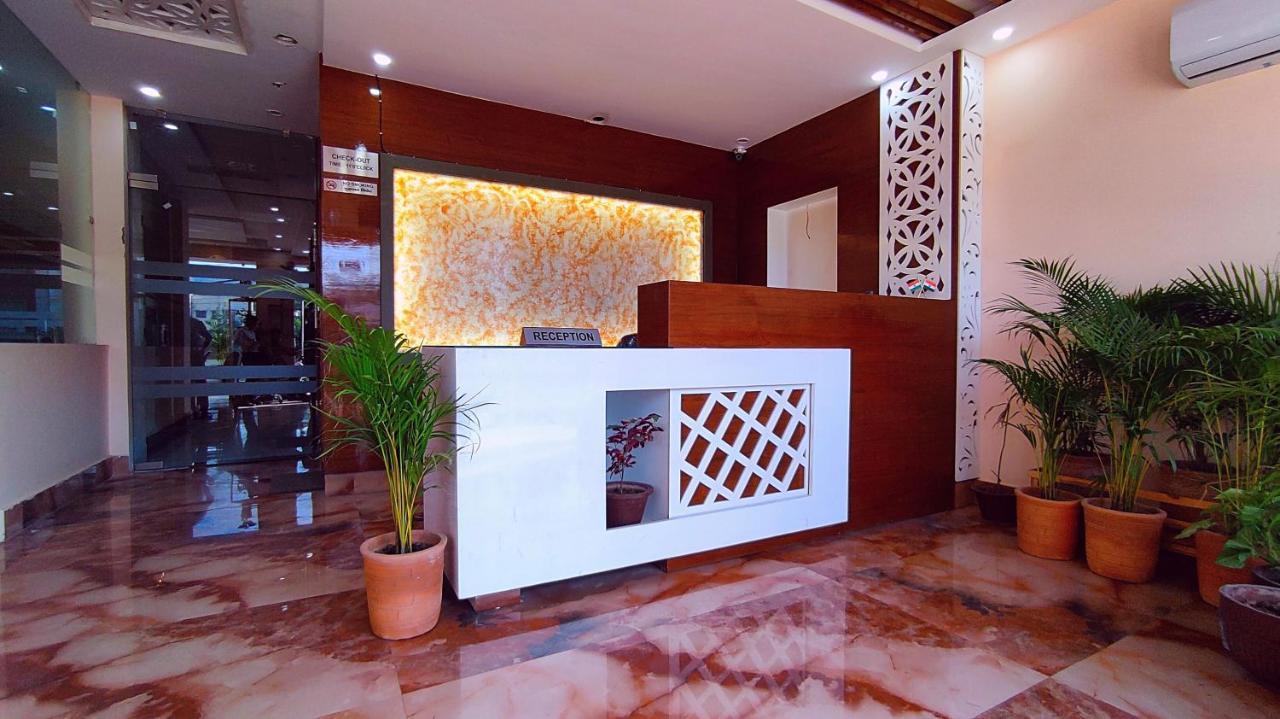 Spring Sky Haridwar By Shrigo Hotels Exteriör bild