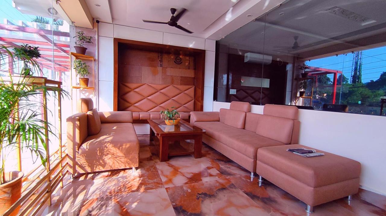 Spring Sky Haridwar By Shrigo Hotels Exteriör bild